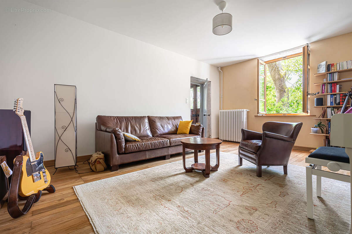 Maison de caractère familiale 6 chambres + bureau avec jardin à Neuville-sur-Saône - photo 5