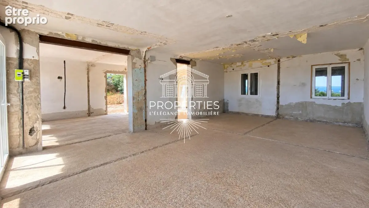 Le lavandou - t4 a renover -  rez-de-jardin  vue mer - cave - parking - photo 3
