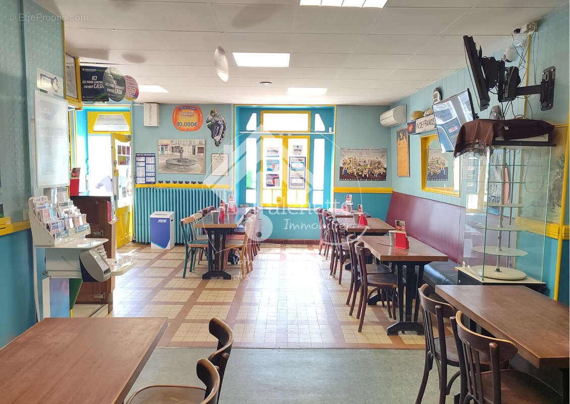 Commerce à MARINGUES