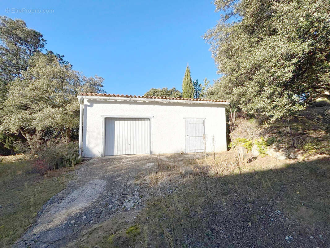 Maison à SAINT-PANTALEON-LES-VIGNES