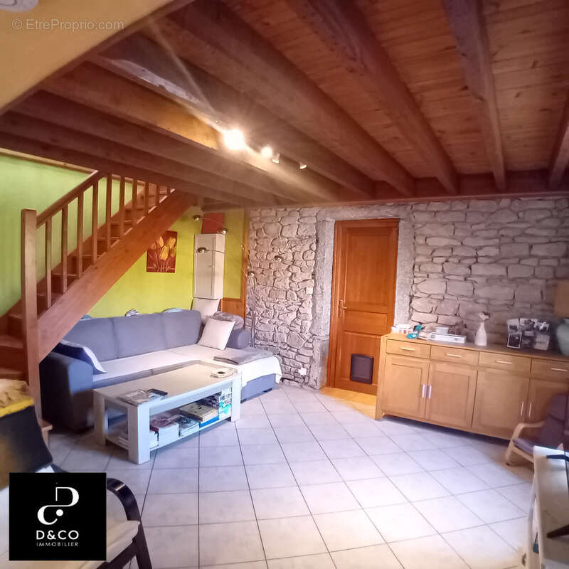 Maison à LA ROCHE-VINEUSE