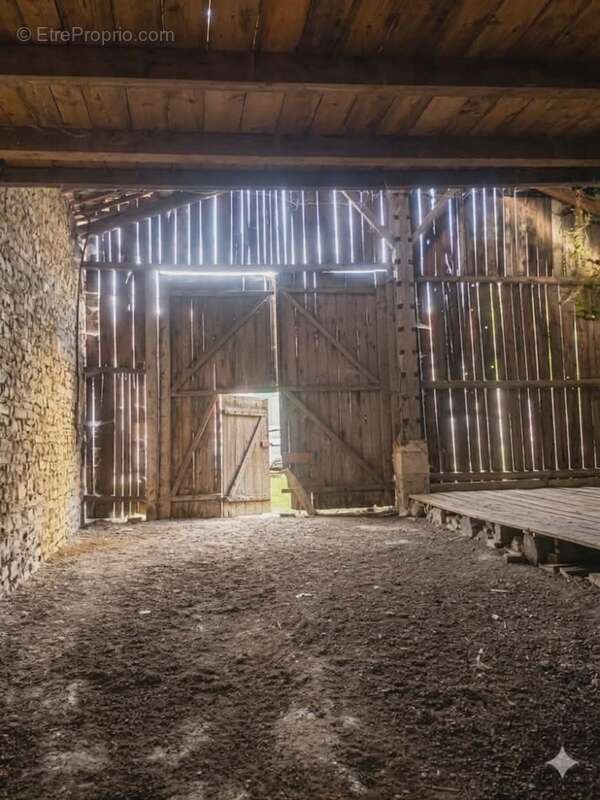 Grange – grand volume – stockage / atelier – secteur menaucourt - photo 5