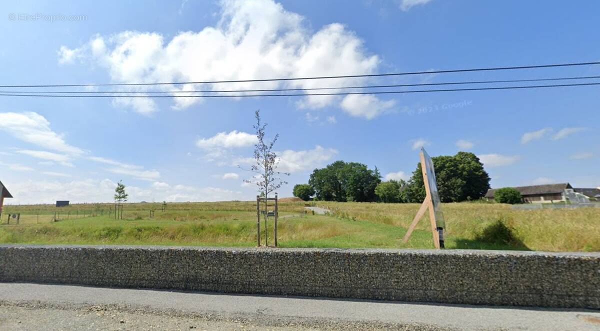 Terrain à ESSE