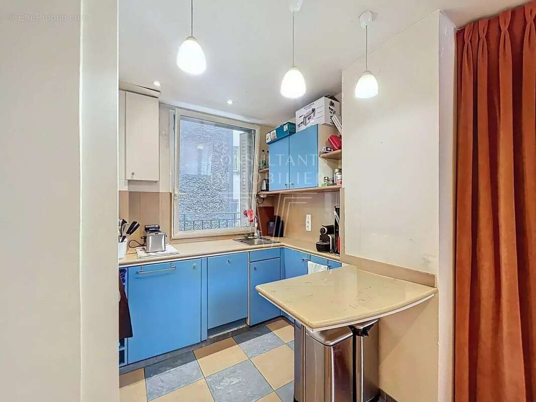 Appartement à PARIS-16E