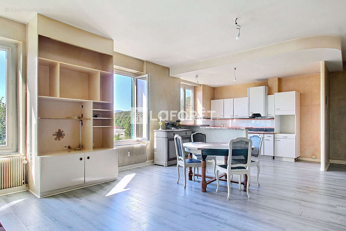 Appartement à NEUVILLE-SUR-SAONE