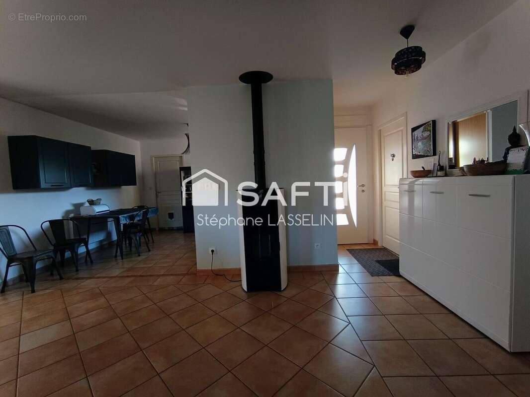 Maison 110 m² à Marcillac-Saint-Quentin  - photo 4