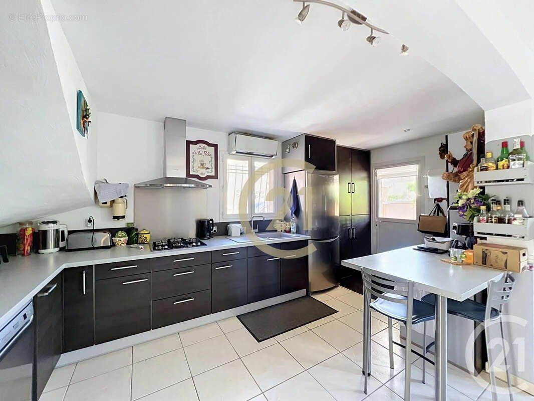 Maison 136 m² à Remoulins  - photo 4