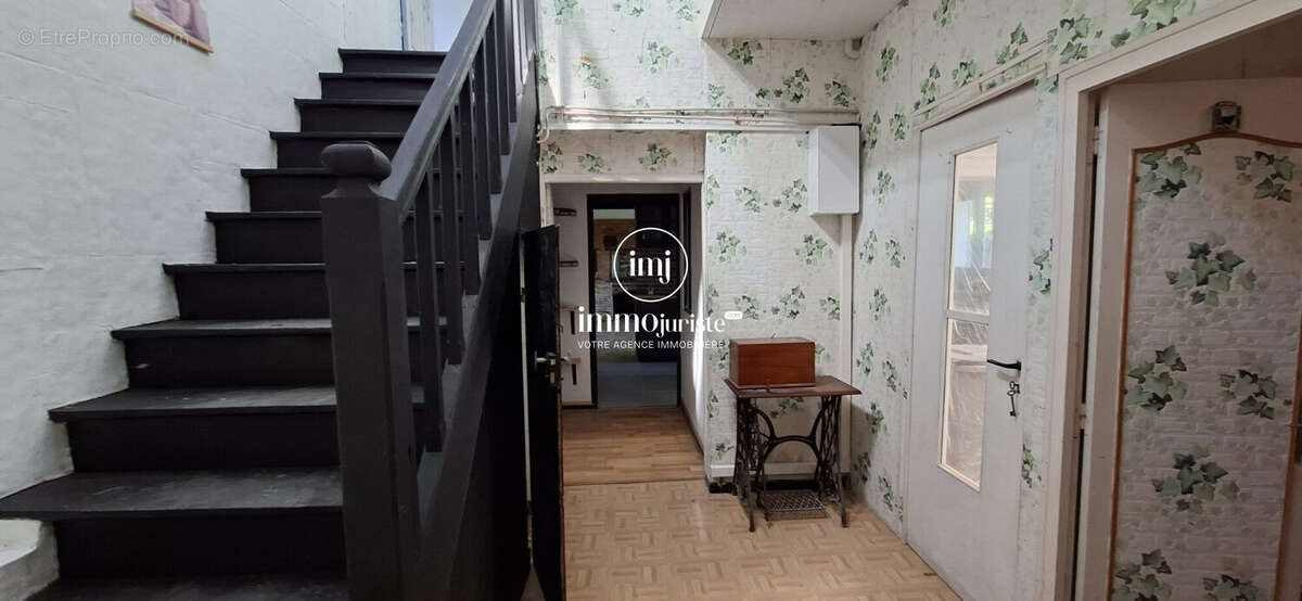 Maison 167 m² à Magnac-Bourg  - photo 3