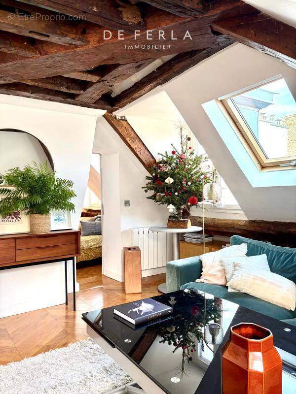 Appartement à PARIS-1E