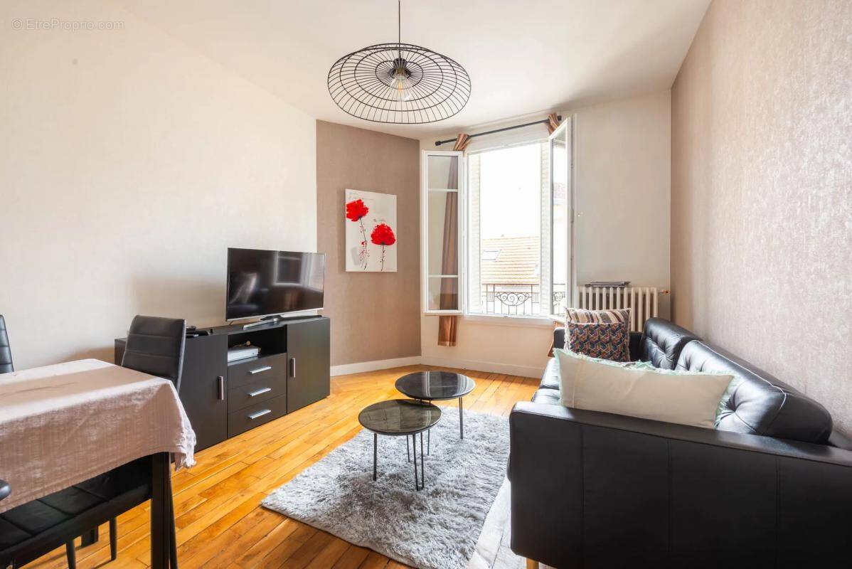Appartement à COURBEVOIE