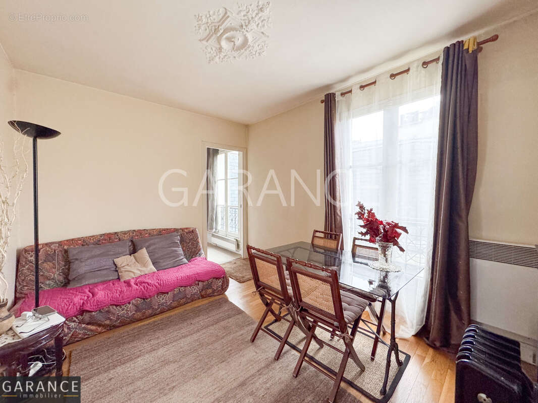 Appartement à PARIS-14E