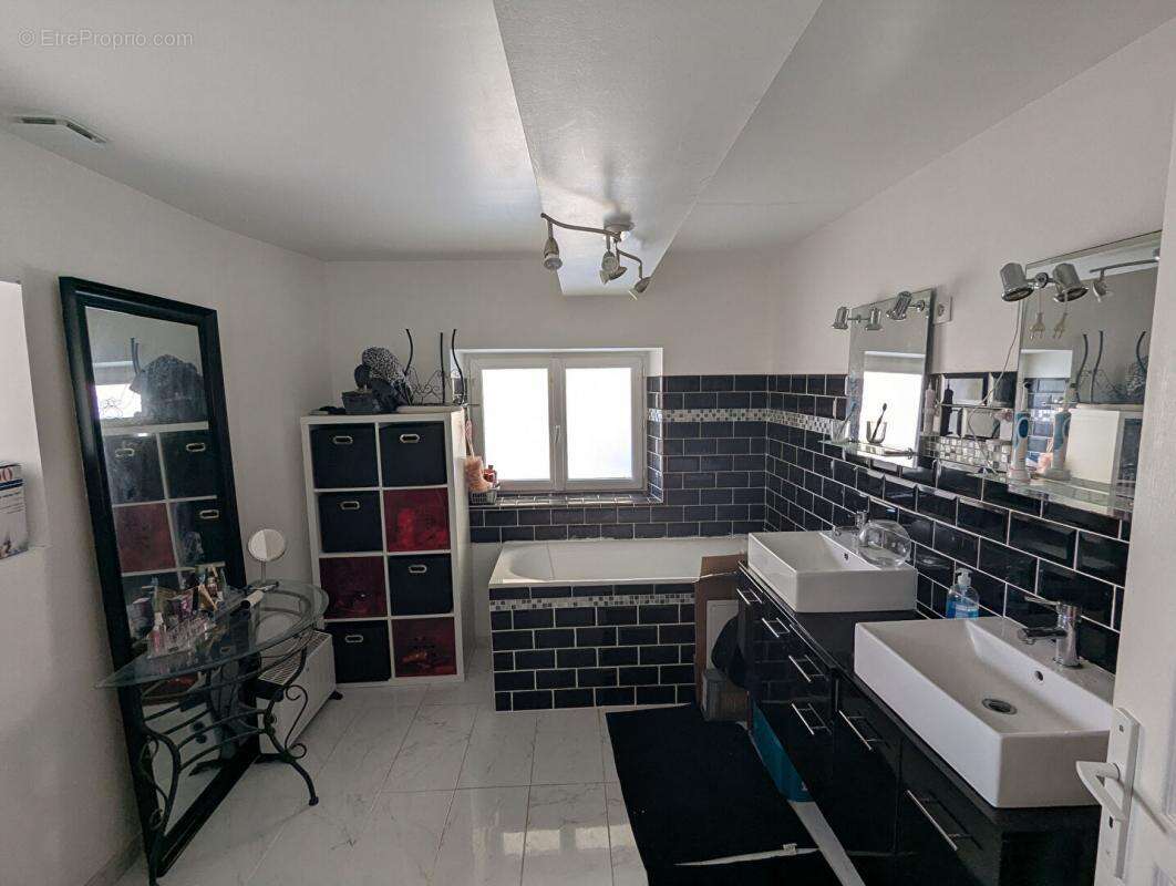 Maison à CHAMPROND-EN-GATINE