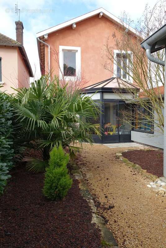 Maison à PONT-DE-VEYLE