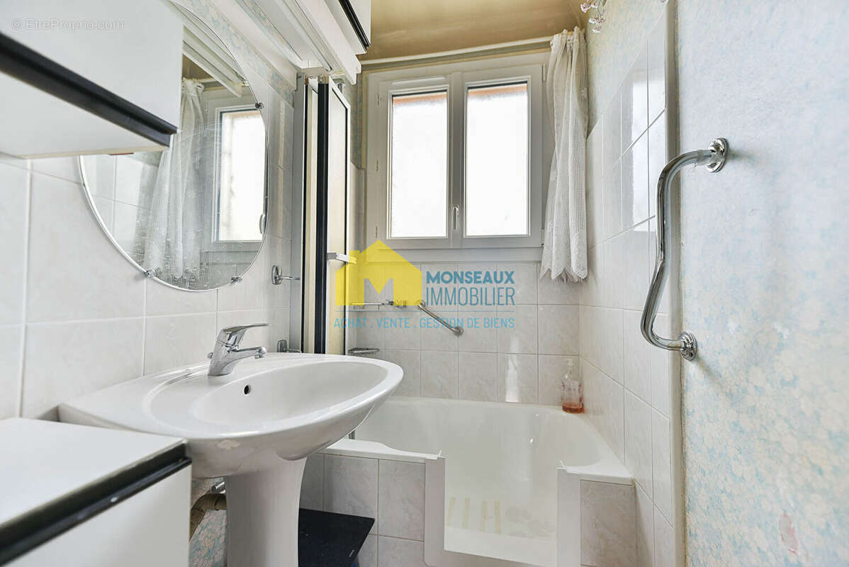 Maison à SAINTE-GENEVIEVE-DES-BOIS