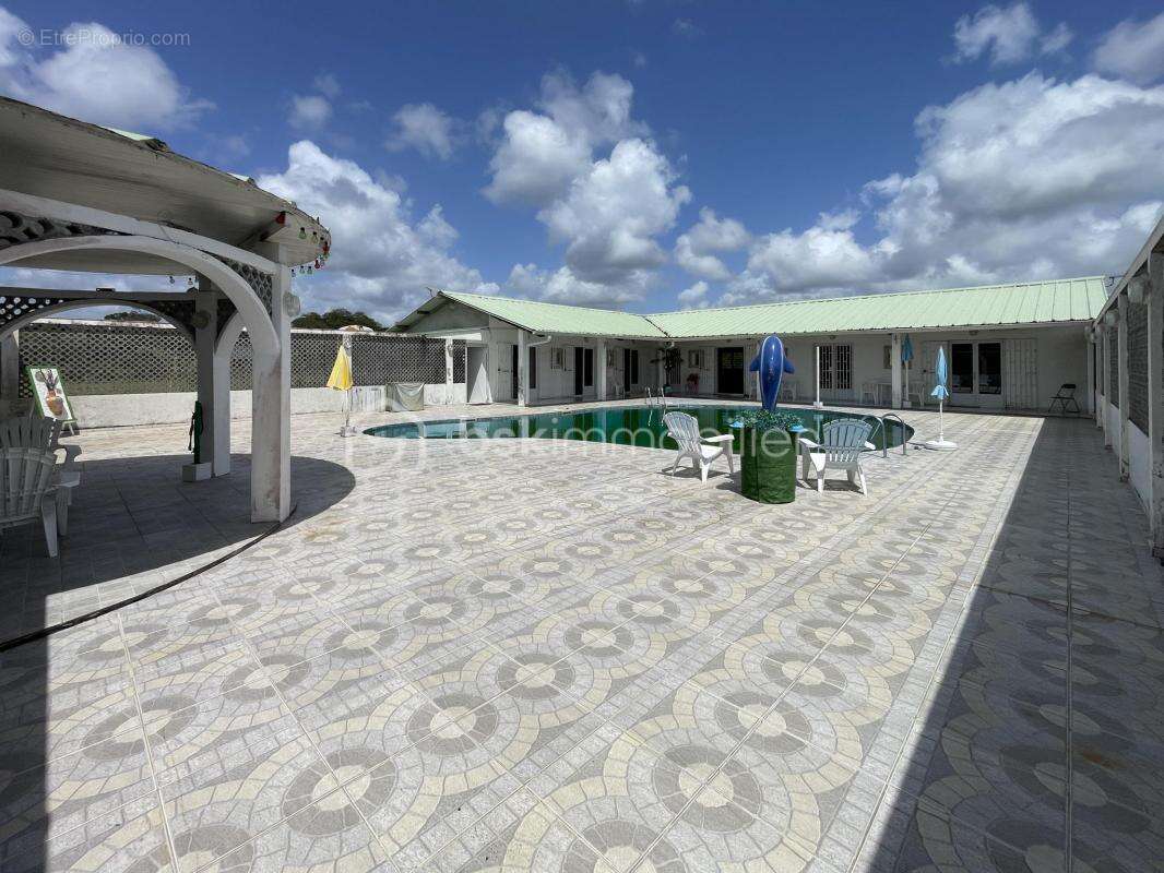 97310 – kourou – propriété d’exception sur 2,6 hectares – maison 5 pièces – piscine – suite parentale – 3 chambres de 21 m² avec - photo 11