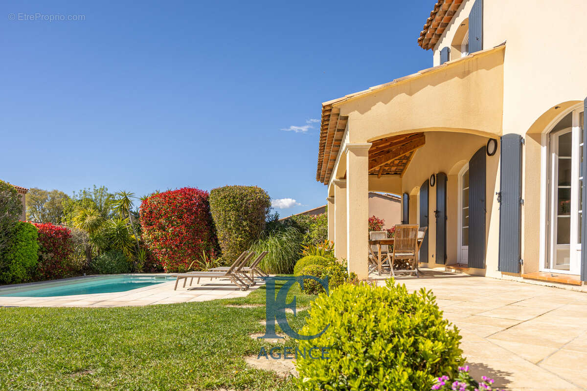 Maison à SAINT-CYR-SUR-MER