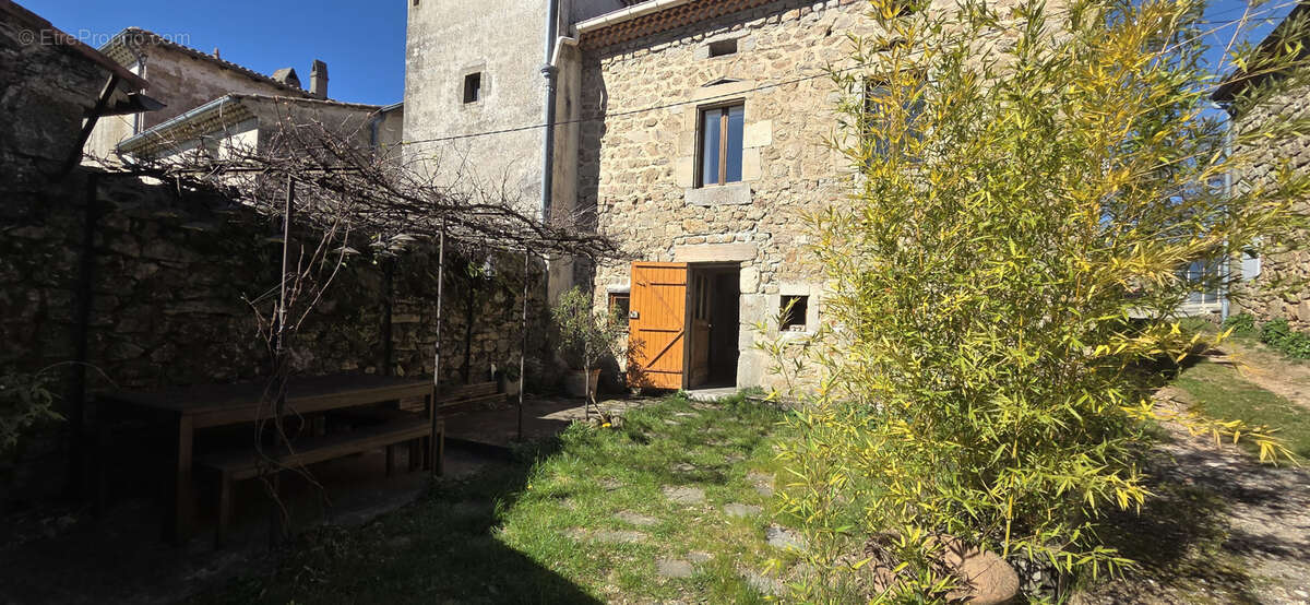 Maison à VERNOUX-EN-VIVARAIS