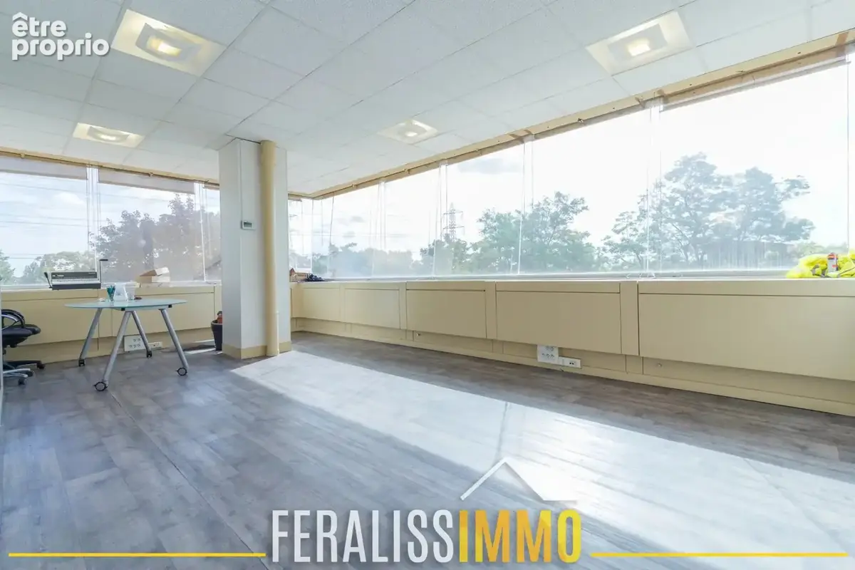Cergy Préfecture Bureaux 265 m2 rendement élevé ! - photo 11