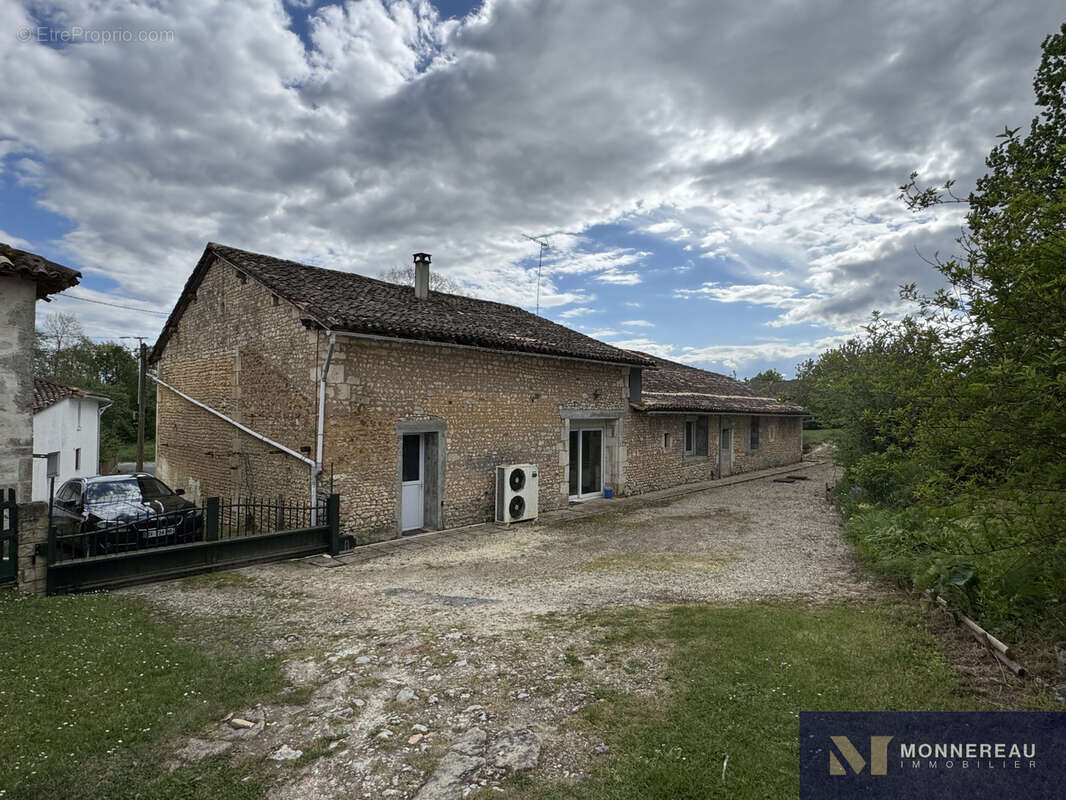 Maison à BAIGNES-SAINTE-RADEGONDE