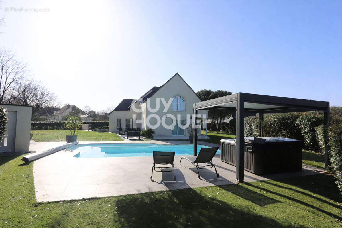 Maison à SAINT-CYR-SUR-LOIRE