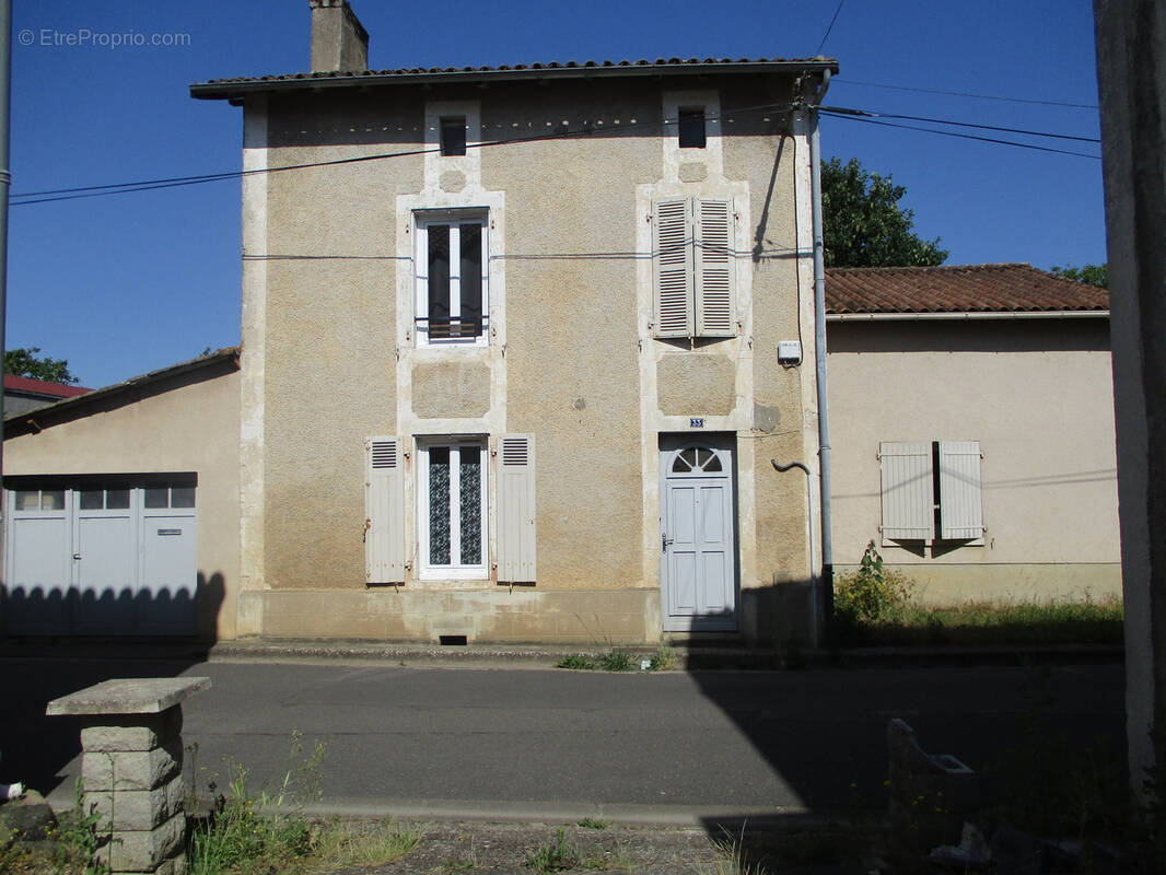 Maison à COUHE