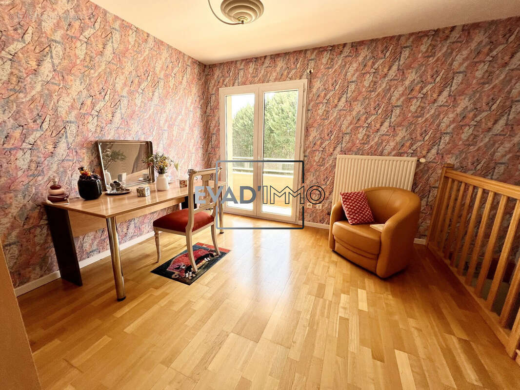 Maison à CHAZELLES-SUR-LYON