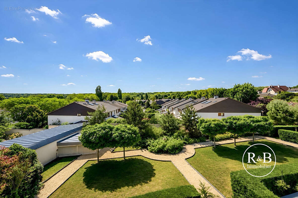 Appartement à LES CLAYES-SOUS-BOIS