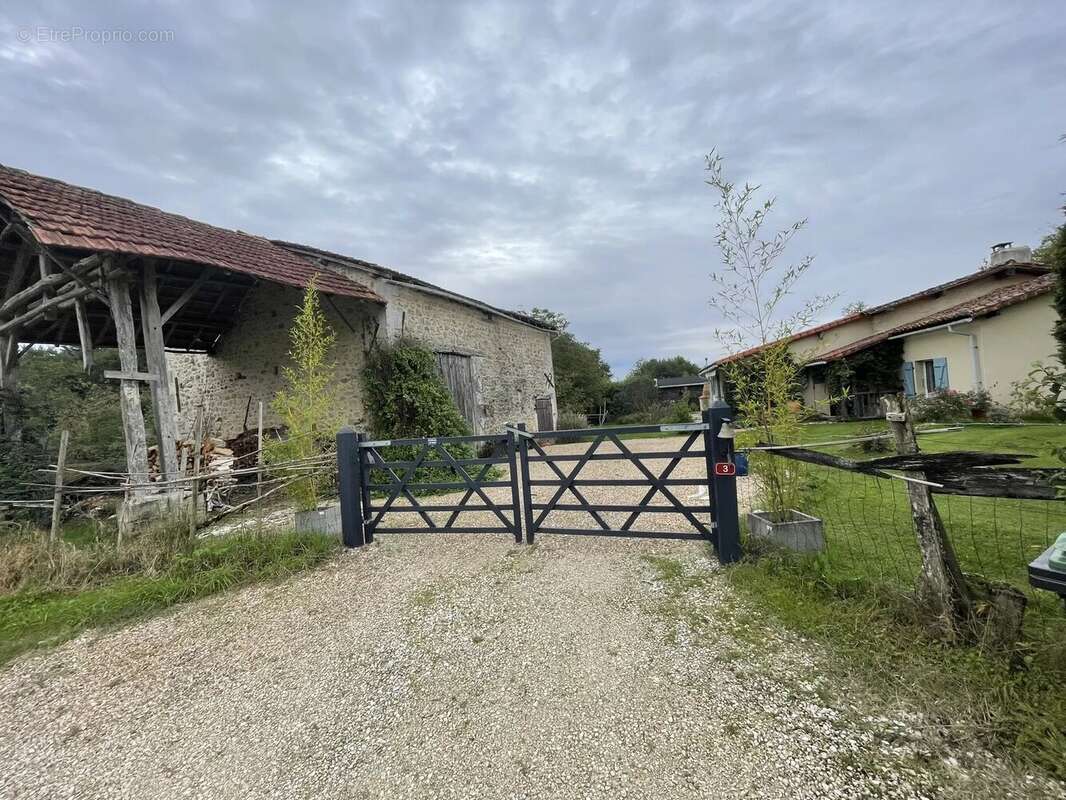 Maison à LE GRAND-MADIEU