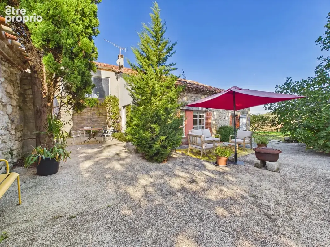 Demeure historique de charme avec gîtes et piscine au cœur d’un domaine de 2 hectares - photo 19