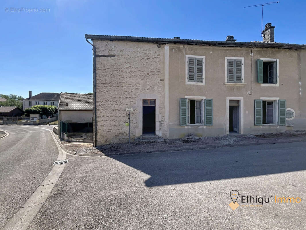 Maison 83 m² à Rouvres-Les-Vignes  - photo 2