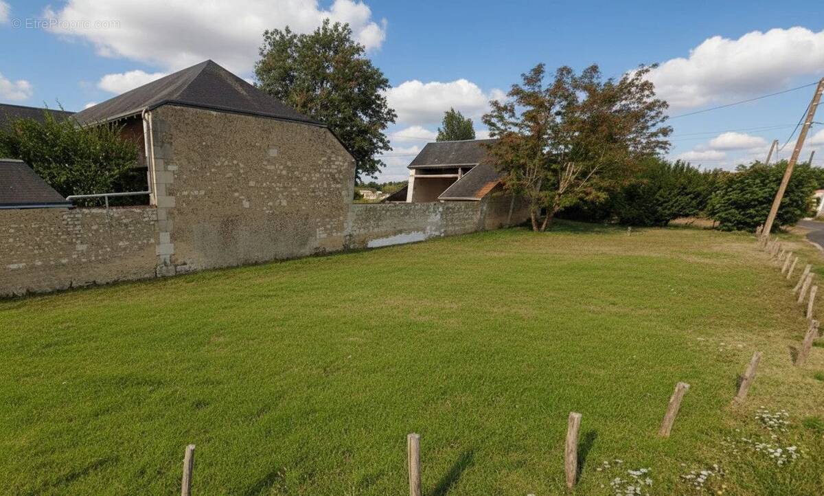 Terrain à MARIGNY-BRIZAY