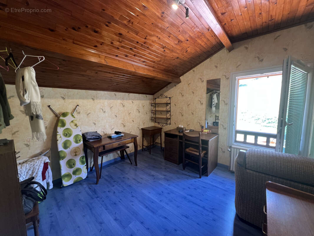 Maison à COURS-LA-VILLE