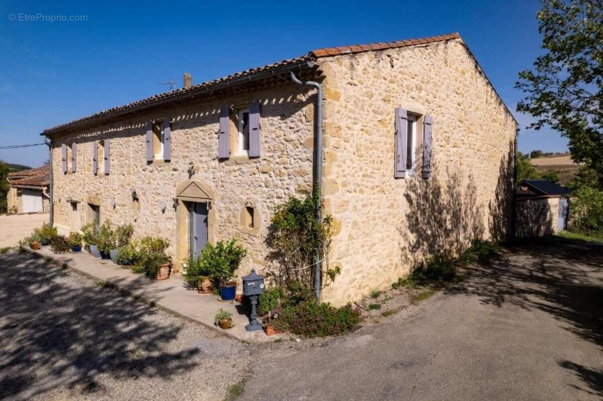 Maison 250 m² à Mas-Saintes-Puelles  - photo 2