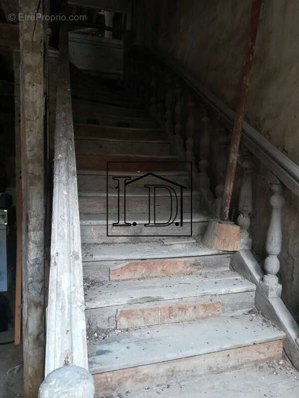 escalier - Appartement à ISSIGEAC