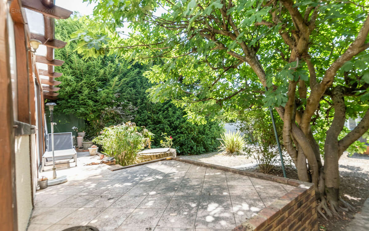 Maison à VERRIERES-LE-BUISSON