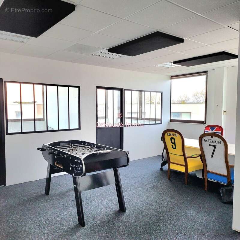 Commerce 76 m² à Cailloux-Sur-Fontaines  - photo 3