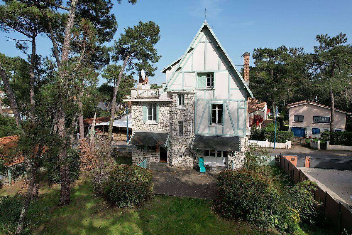 Maison à LES MATHES