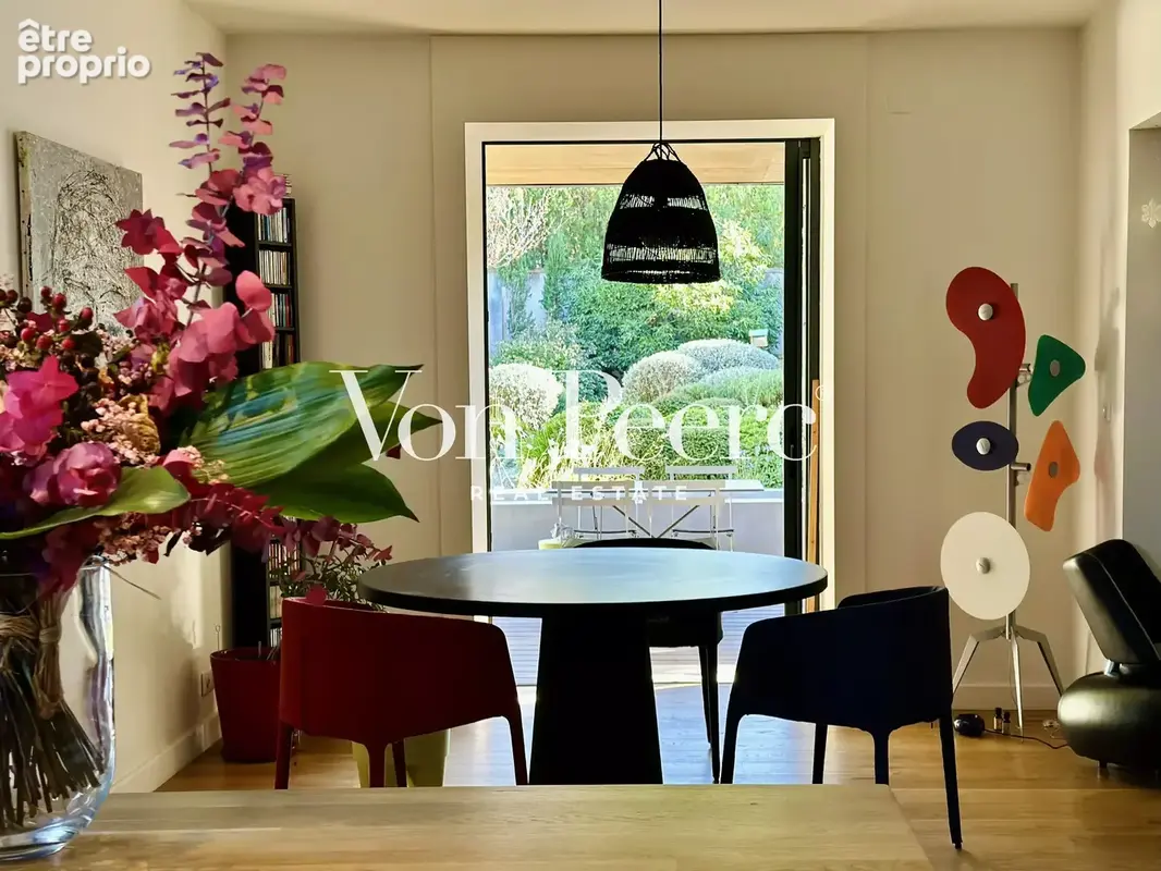 Maison contemporaine rénovée avec bassin fontaine - photo 2