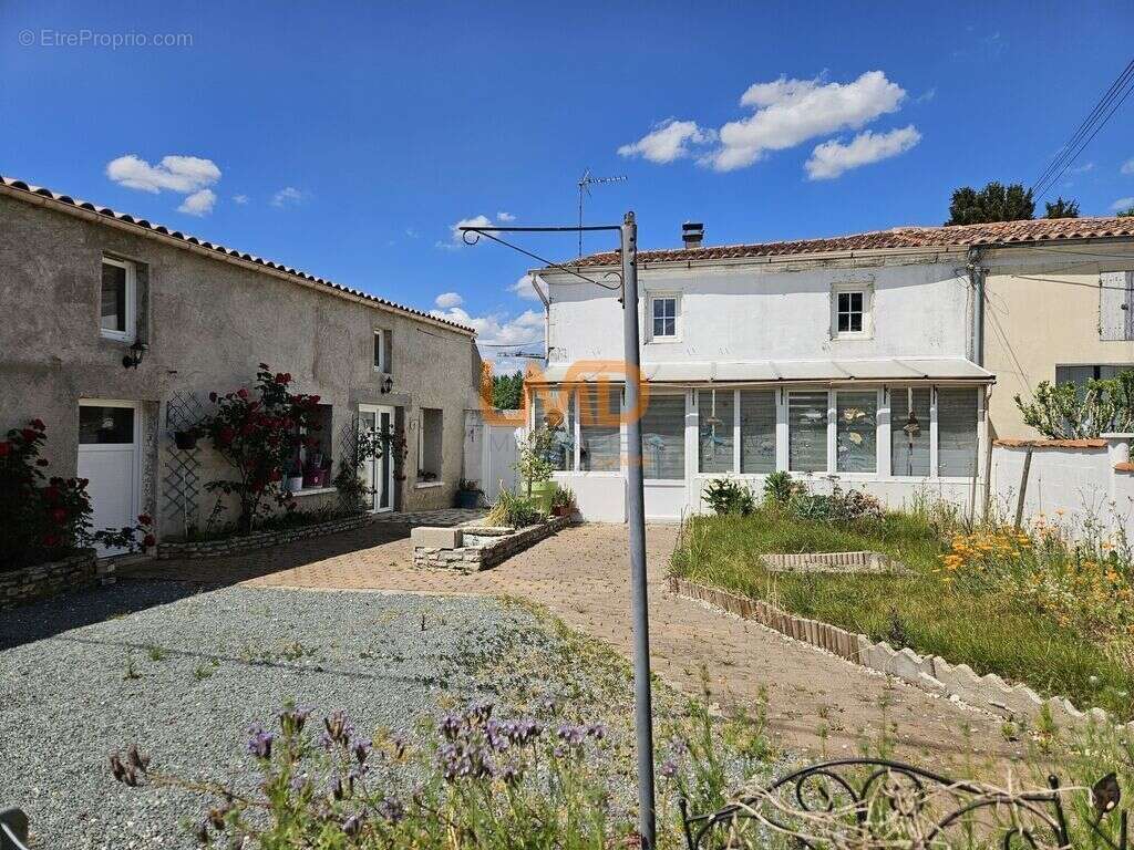 Maison à LES EGLISES-D'ARGENTEUIL