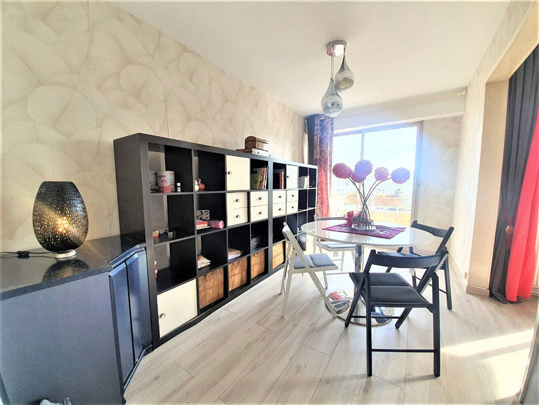 Appartement à COURBEVOIE