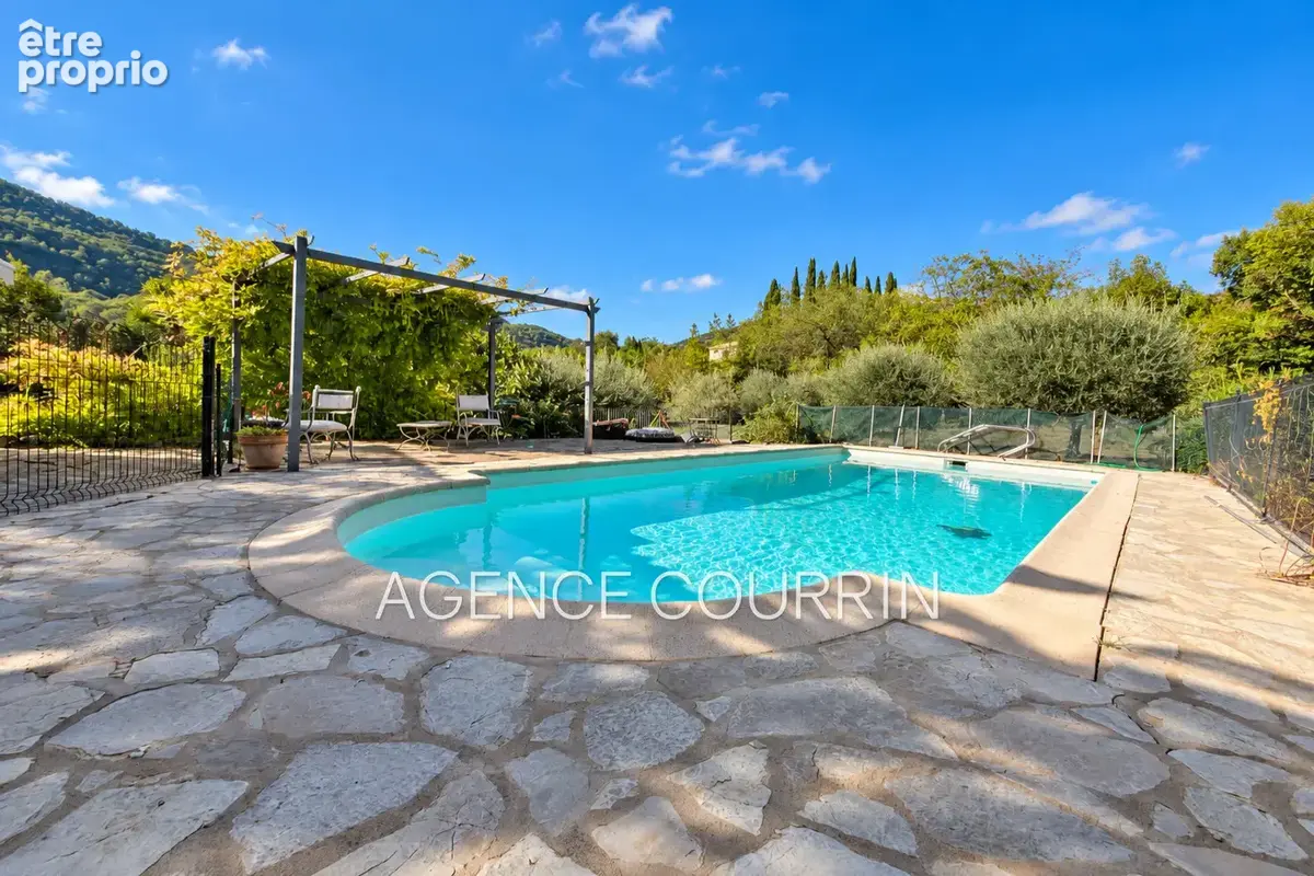 Maison 9 pièces 217 m² à vendre à Le Bar-Sur-Loup (06620) - photo 2