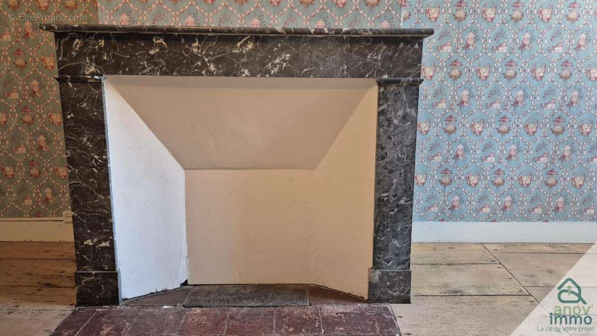 Maison à VILLEBOIS-LAVALETTE