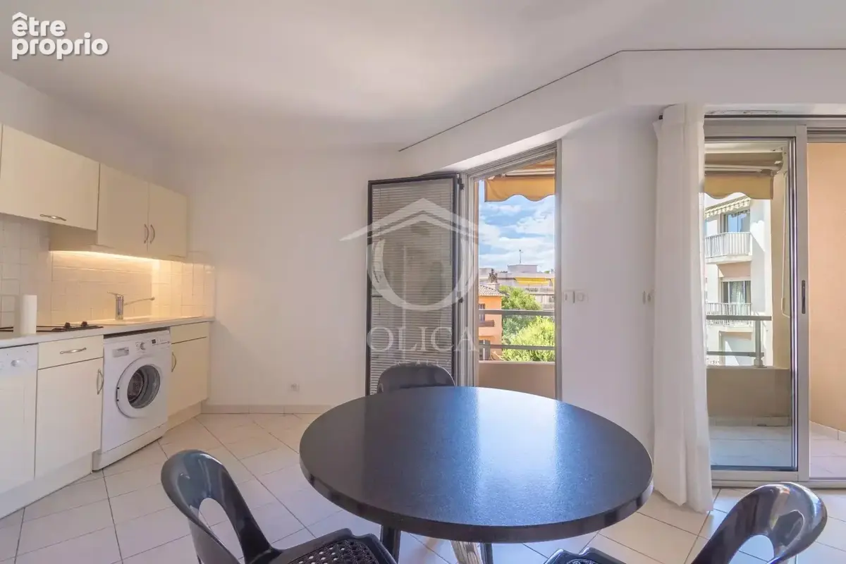Studio Idéalement Situé au Cœur d'Antibes avec Parking - photo 5