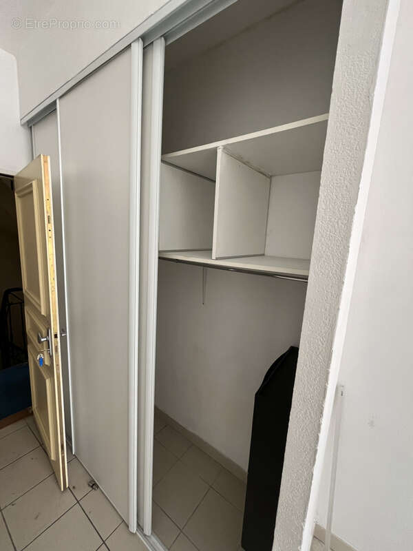 T2 de 42,65 m2 Loi Carrez   Place du 4 Septembre   Marseille 7e - photo 5