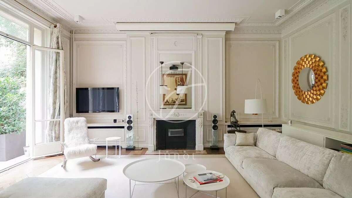 Appartement à PARIS-8E