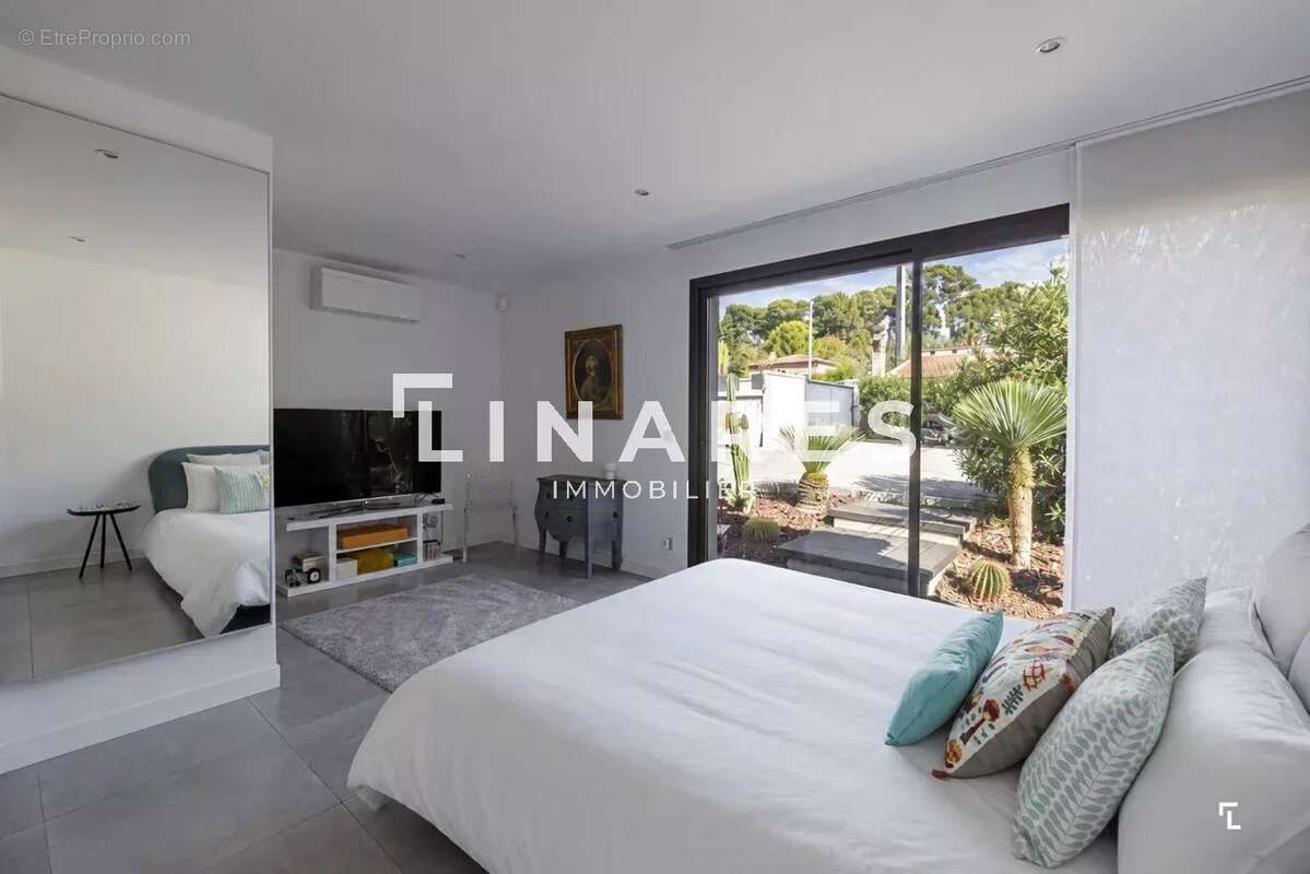 LIGNES D'EXCEPTION - Villa Plain Pied T5 de 172m2 - Piscine sel chauffée -  Terrain 1400m2 - 13011 Marseille - photo 17