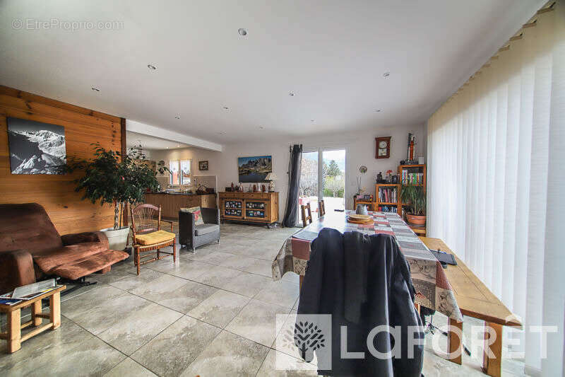 Maison à SAINT-CREPIN