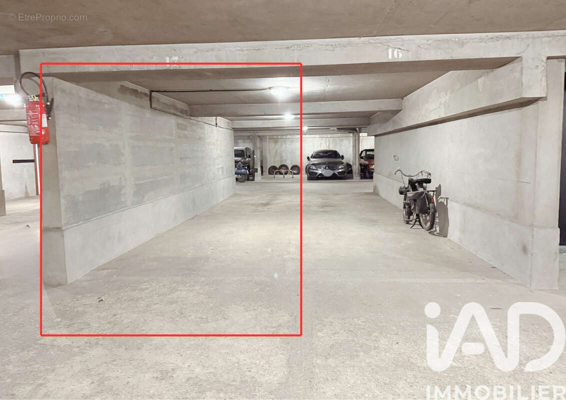 Photo 2 - Parking à PARIS-4E
