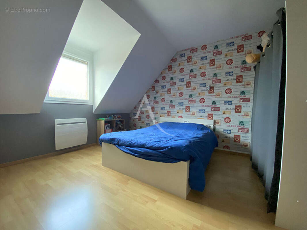 Maison à MONTREUIL-JUIGNE