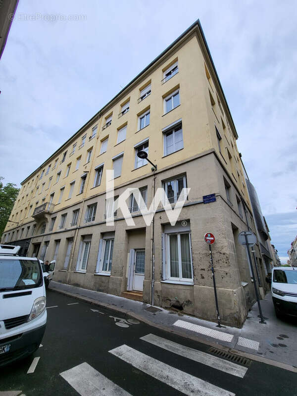 Appartement 61 m² à Saint-Etienne  - photo 2